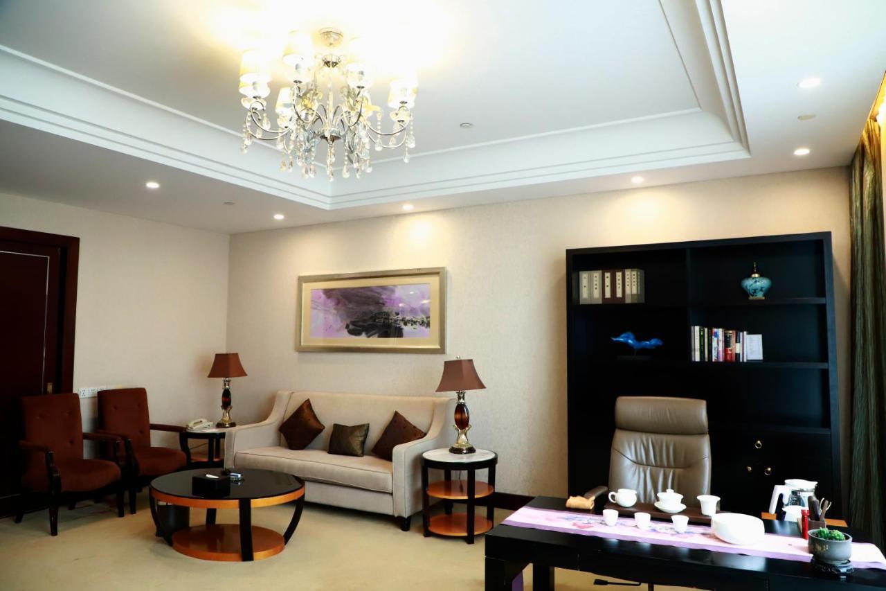 Wyndham Xinyang Downtown Xinyang (Henan) Exterior foto