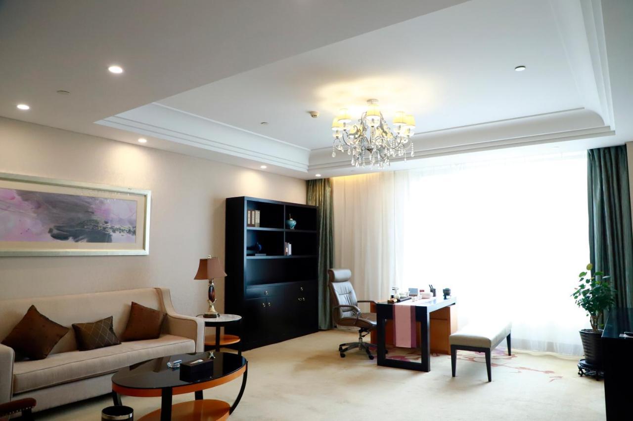 Wyndham Xinyang Downtown Xinyang (Henan) Exterior foto