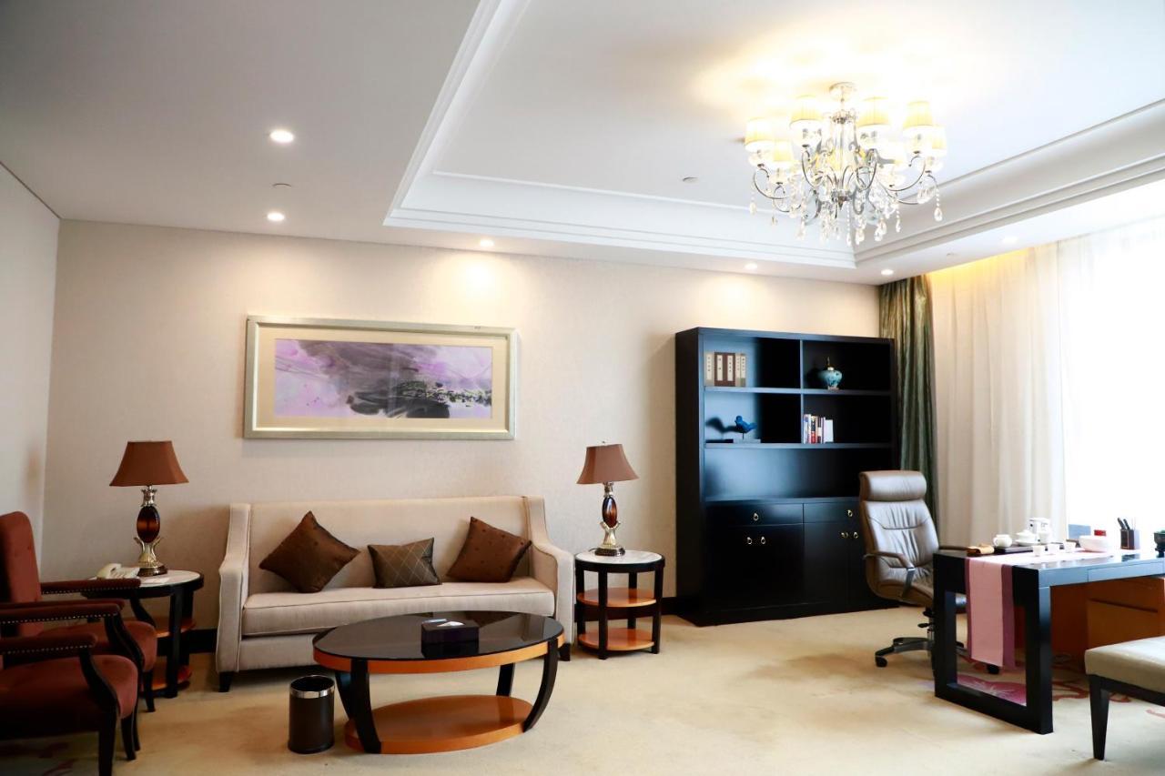 Wyndham Xinyang Downtown Xinyang (Henan) Exterior foto
