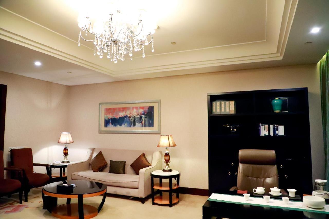 Wyndham Xinyang Downtown Xinyang (Henan) Exterior foto