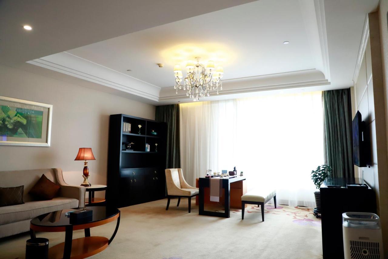 Wyndham Xinyang Downtown Xinyang (Henan) Exterior foto